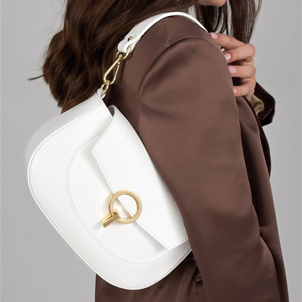 Сумка кросбоді шкіряна з золотою фурнітурою, біла 5072/1 фото